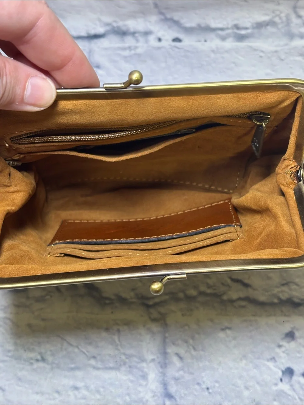 Patricia Nash Savena Kiss-Lock Leather Wristlet Suede Interior Detachable Strap